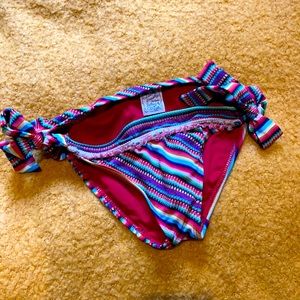 Gorgeous multi-color pattern with detailing Lucky Brand Bikini Bottoms- size S